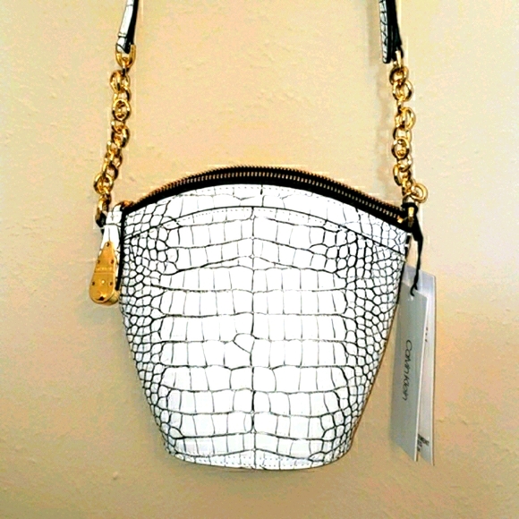 Calvin Klein Leather Crossbody. - Picture 4 of 5